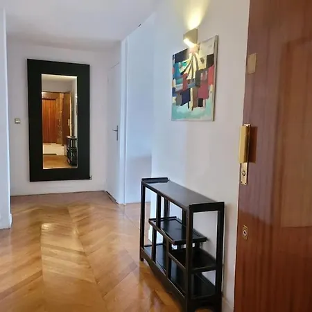 Eiffel Tower - Luxury 2 Bdm Apartment