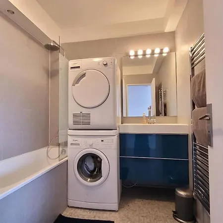 Eiffel Tower - Luxury 2 Bdm Apartment *