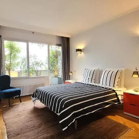 Eiffel Tower - Luxury 2 Bdm *